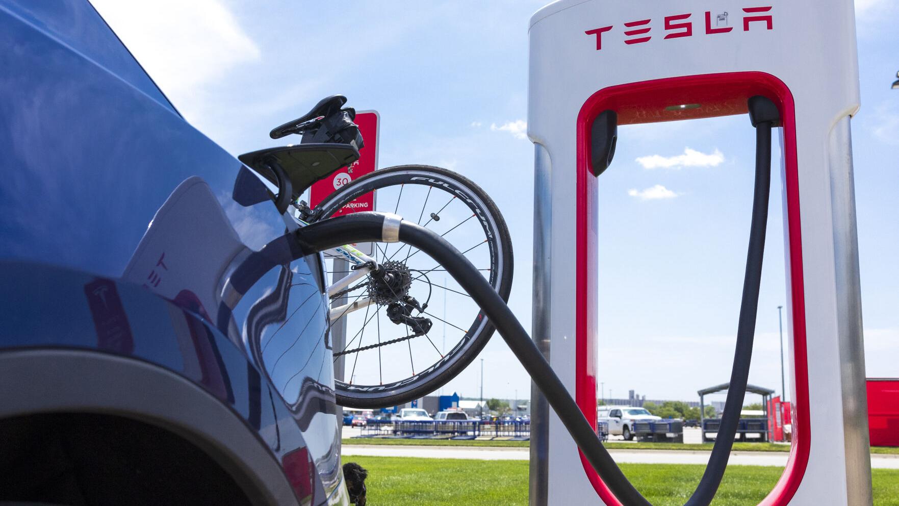 Lincoln mayor unveils plan to make city more EV-friendly